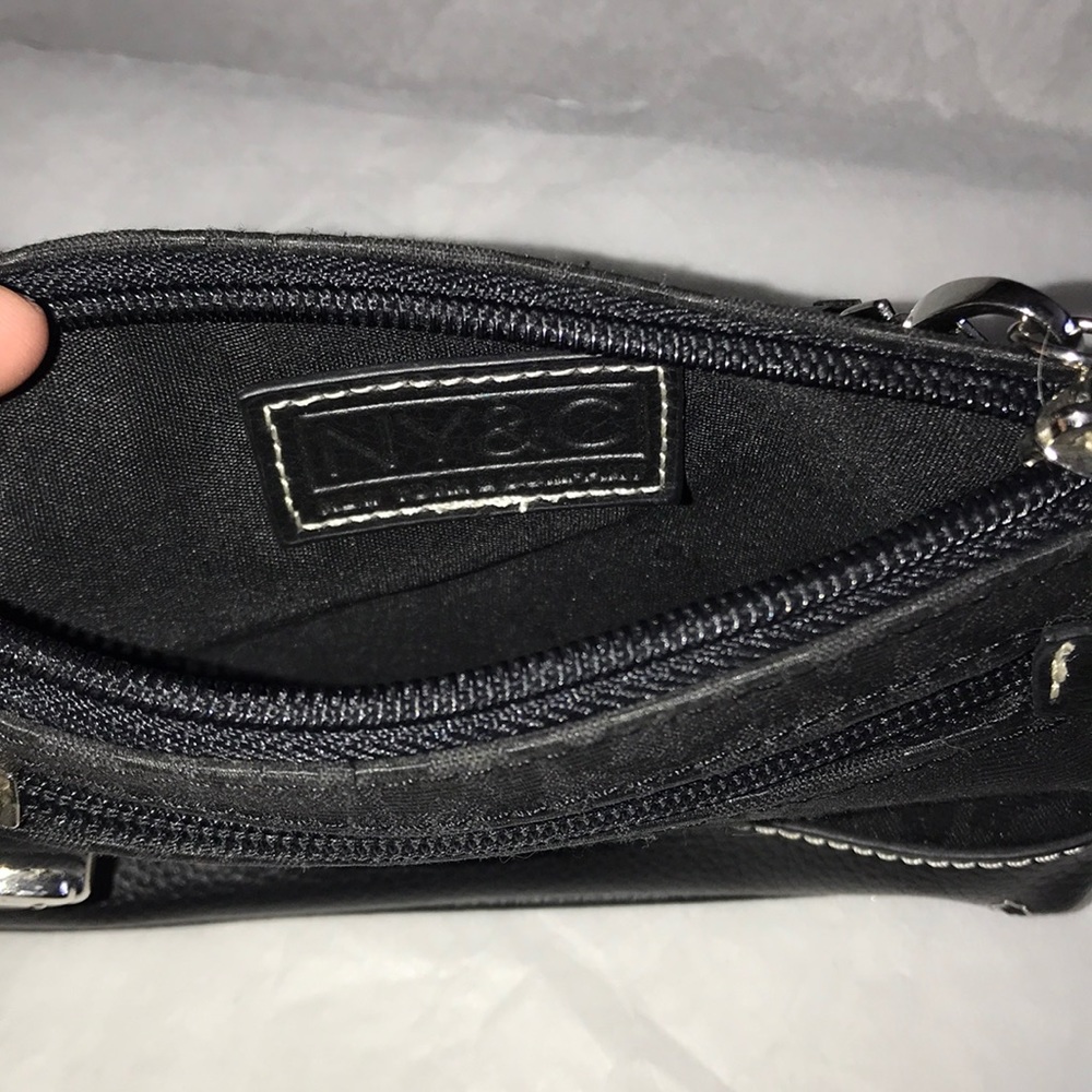 🛍 2/$15 New York & Company Wristlet - Picture 4 of 4
